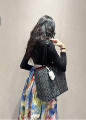 C*ACH - Cit* Tote Bag In Signature Canvas - Black with Charms